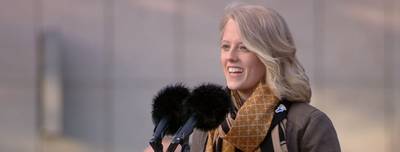 Telefoon Maureen (18) ontploft na voordragen van ‘indrukwekkend’ gedicht op de Dam