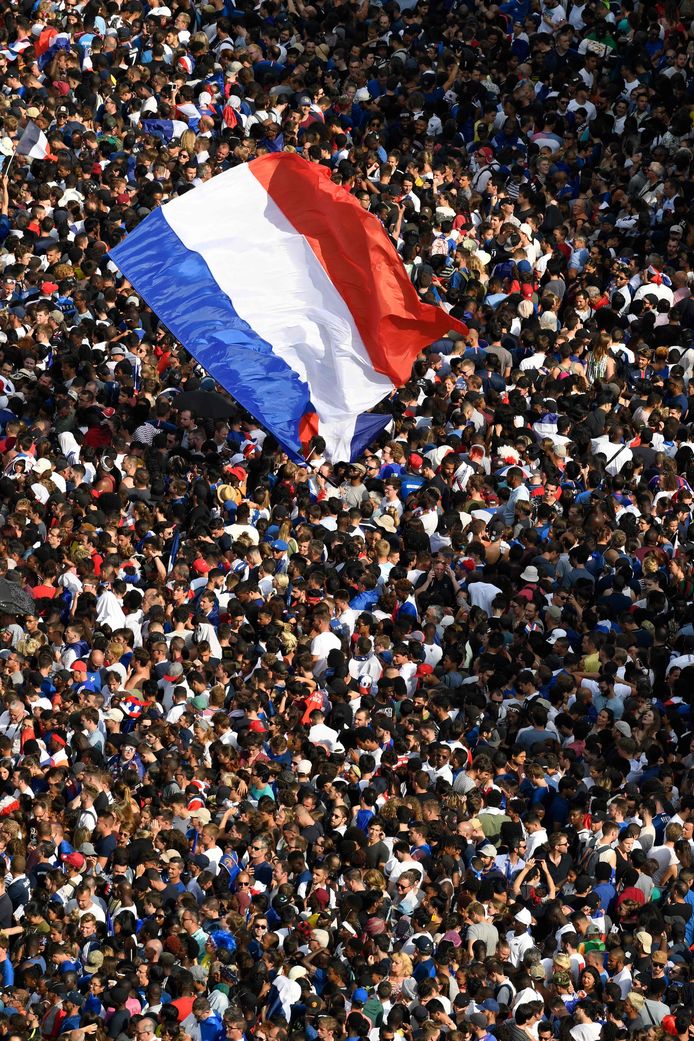 Feest in Parijs na het winnen van de wereldbeker voetbal.