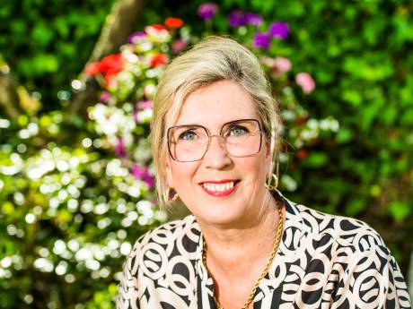 Wethouder Monique van Saane (59), de enige vrouw in het stadbestuur van Almelo, stapt na acht maanden al op: ‘Dit past niet bij mij’