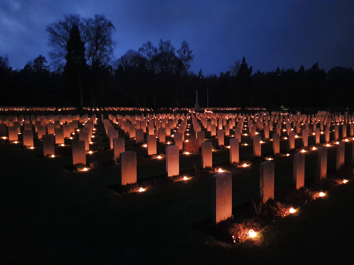De Canadese begraafplaats op de Holterberg tijdens kerstavond