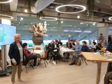 Na hectische week staat wethouder Esselbrugge ontspannen tussen de Eindhovenaren: ‘Ik voldoe gewoon aan de wet”