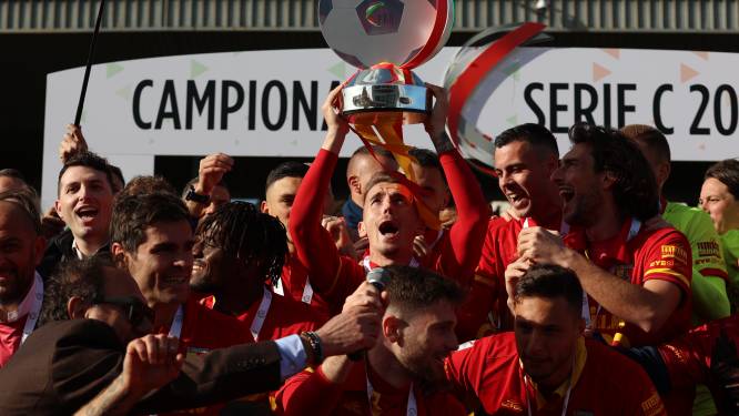 Gentenaar Jari Vandeputte (27) viert titel met Catanzaro in Serie C en pakt derde prijs in zes jaar Italië: “Mijn beste seizoen tot dusver”