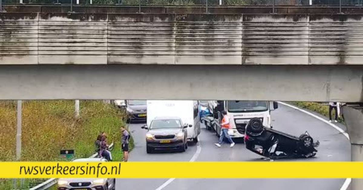 Ongeluk op snelweg bij Hattemerbroek: afrit A50 dicht, ook file op de A28 richting Zwolle.