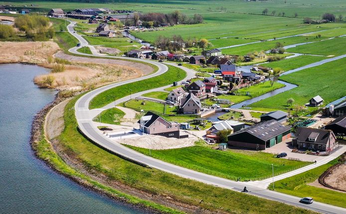 De  Lekdijk in Nieuw-Lekkerland.