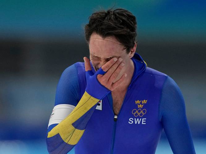 Eerst het leger, dan het bommetje en nu fenomenaal goud: ‘rockster’ Nils van der Poel voert na rel met Nederland schaatsdemonstratie op