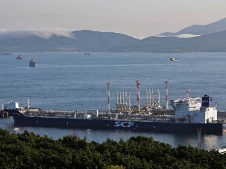 Comment le pétrole brut de Russie contourne les sanctions pour revenir raffiné en Europe