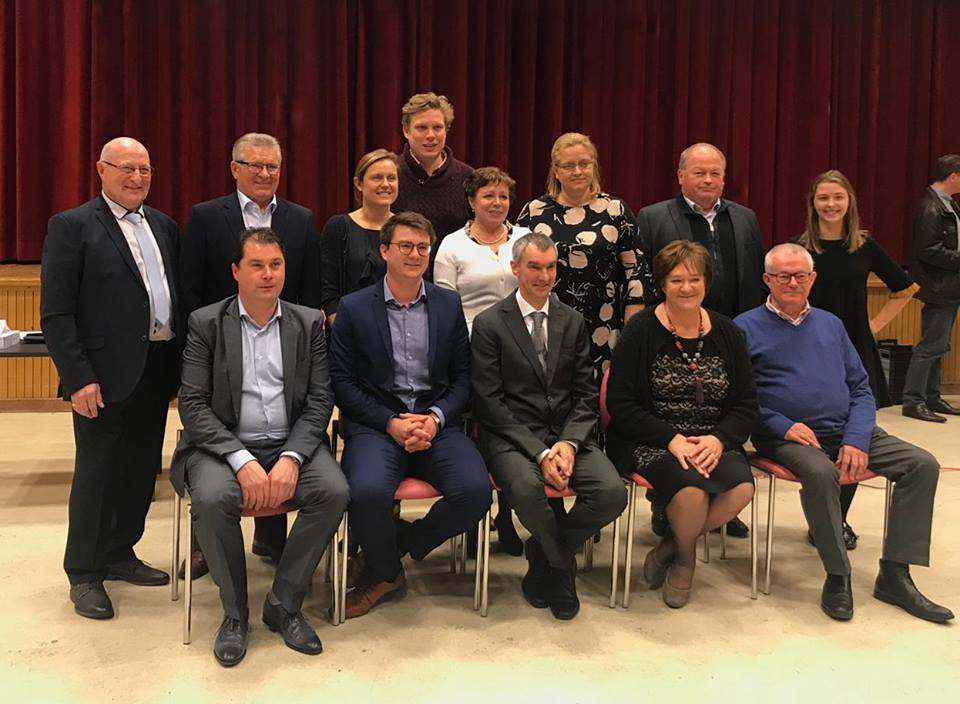 Schepenen leggen eed af in Oostrozebeke Foto hln.be