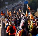 Duizenden Catalanen in driedaagse ‘vrijheidsmarsen’ op weg naar Barcelona, waar derde dag geprotesteerd wordt