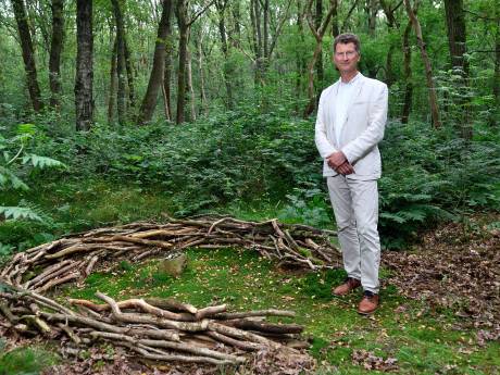 Alex schrijft artikel voor Chinees blad over in Kamp Amersfoort vermoorde communist: ‘Ik hoop op ‘Giethoorn-effect’’