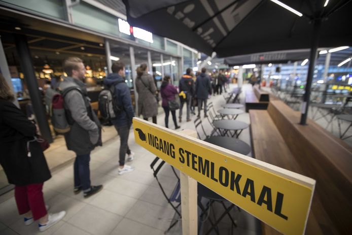 Stemmen op het Centraal Station van Utrecht.