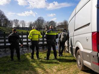 Politieduikers speuren in de Zuid-Willemsvaart bij Helmond
