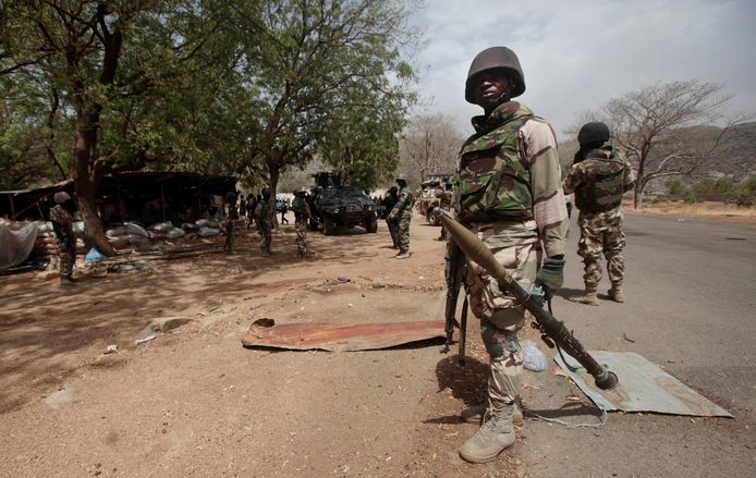 Nigeriaanse soldaten bij een checkpoint. (Archieffoto.) In het centrum van Nigeria zijn 86 personen gedood bij een vermoedelijke aanval van nomaden op boeren. Dat heeft de politiechef van de staat Plateau, Undie Adie, gisteren bekendgemaakt.
