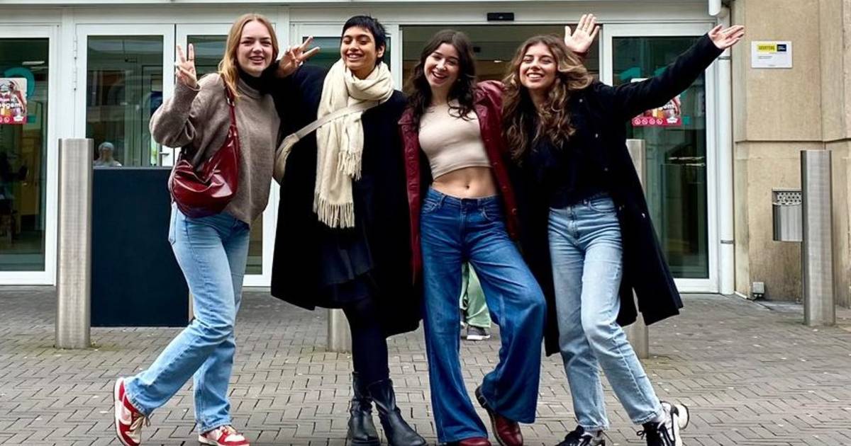 Jessica (24) en Amber (24) gingen aan het werk voor JEZ!: “Goeie vibes ...