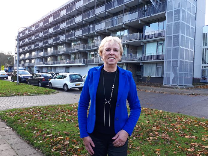 Ria Asbroek voor de Havezatheflat.