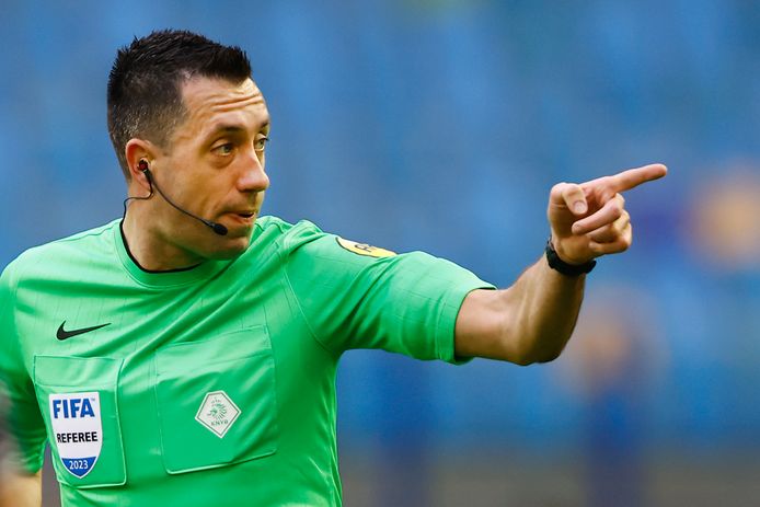 Dennis Higler leidt zondag de KNVB-bekerfinale tussen Ajax en PSV ...