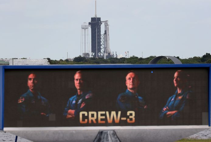 Astronauten Thomas Marshburn, Raja Chari, Kayla Barron en Matthias Maurer blijven een half jaar in de ruimte.