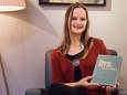 Specialist ouderengeneeskunde Steffi Brokx schreef mee aan het boek ‘Drs. Dokter Anders’.  Met het boek willen de auteurs artsen inspireren met verschillende thema’s en tips voor verdieping in hun vak.