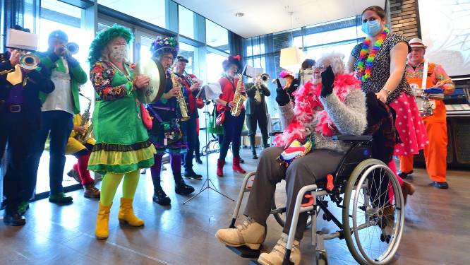 Rijks Ambtenaren Carnaval Roosendaal denken weer aan ouderen en zieken