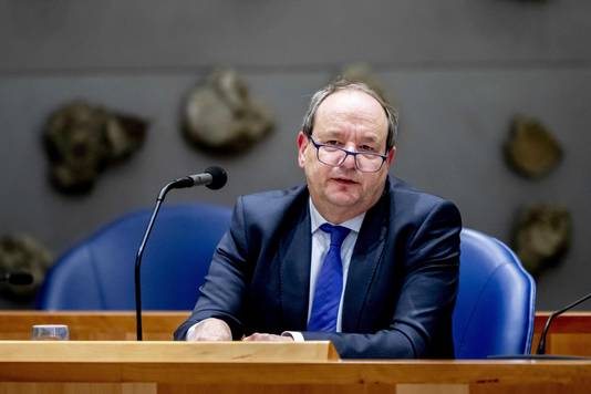 Staatssecretaris Hans Vijlbrief (Mijnbouw) tijdens een debat met de Tweede Kamer.