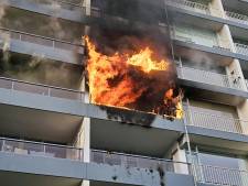 Vlammenzee in flat Ede: ‘Brandweerlieden tilden mij drie verdiepingen naar beneden’