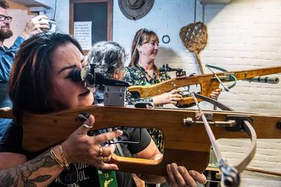 In Made is de kruisboog weer buitengewoon populair: ‘Doodzonde als die traditie verloren gegaan zou 