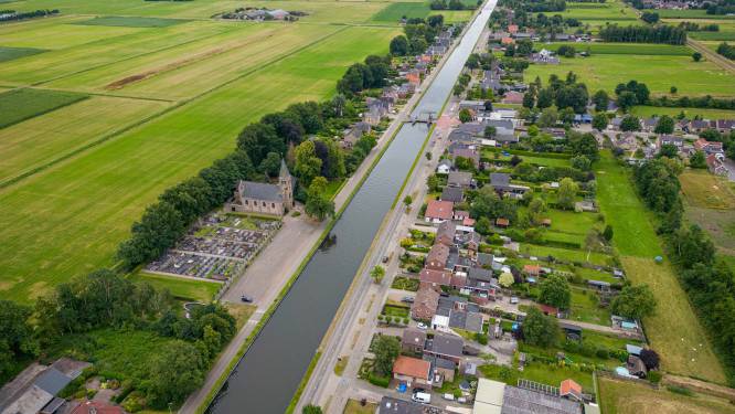 Stokoude asbestleiding moet eruit bij deze 100 huizen: ‘Water zorgt hier al voor zoveel ellende’
