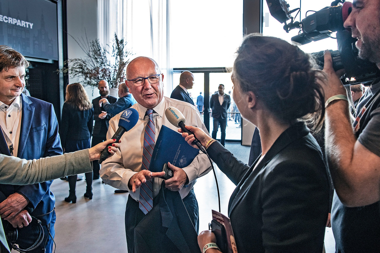 De Amerikaanse ambassadeur Pete Hoekstra in gesprek met de pers tijdens een partijdag van Forum in Barneveld in november 2019. Beeld Guus Dubbelman / de Volkskrant
