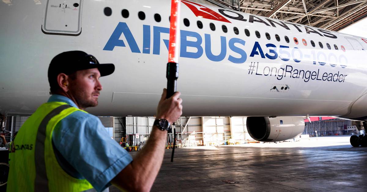 Qantas asks managers to work as baggage handlers |  Abroad