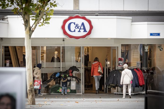 Schandalig Occlusie Perfect C & A Hengelo verkoopt laatste kleding | Hengelo | tubantia.nl