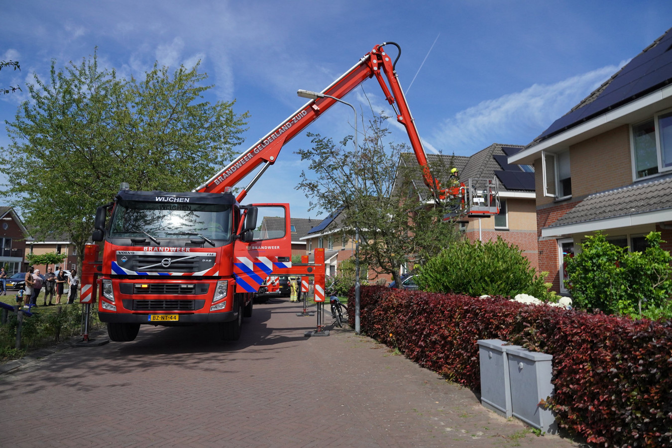 Brandweer Moet Slopen In Woning Om Meterkastbrand Te Bedwingen Foto 