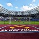 Als vanouds vliegen de tackles rond bij de herstart van de Premier League