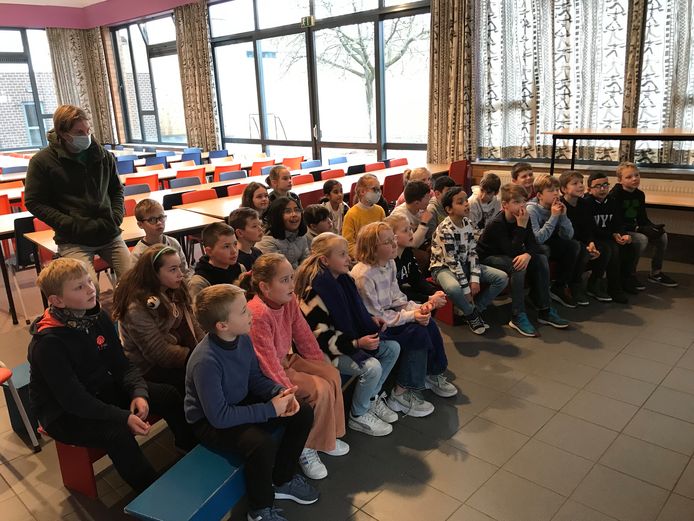 Kinderen genieten van de Grote Voorleesweek in GBS Salto