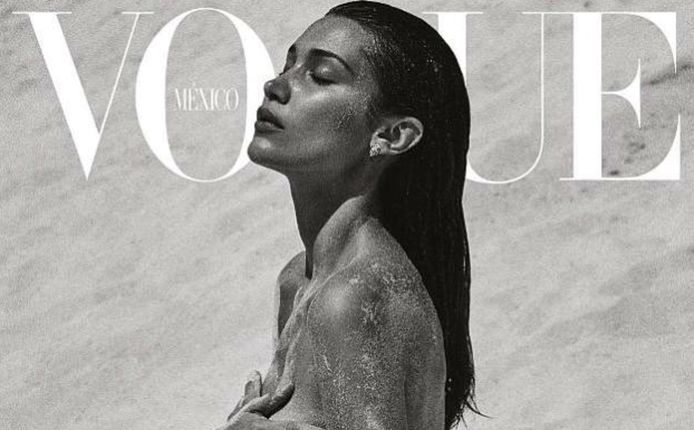 Bella Hadid topless op de cover van Vogue Mexico.