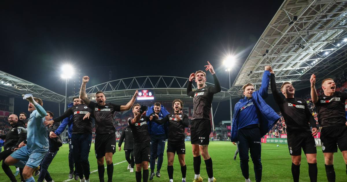 Klassieker Op 5 April, Spakenburg Dag Eerder Tegen Psv: 'We Toveren  Sportpark Om Tot Bekerwalhalla' | Nederlands Voetbal | Ad.Nl