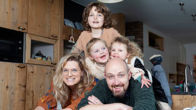 “Permanent blootstaan aan prikkels en streven naar perfectie in de opvoeding van de kinderen, dat eist zijn tol”: pedagoge pleit voor 'lui' ouderschap