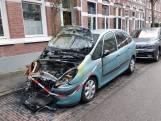 Autobrand in Nijmegen, scooter smelt deels weg door hitte