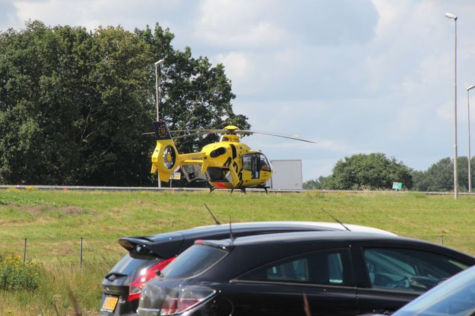 De traumaheli landde in de berm op de A1.