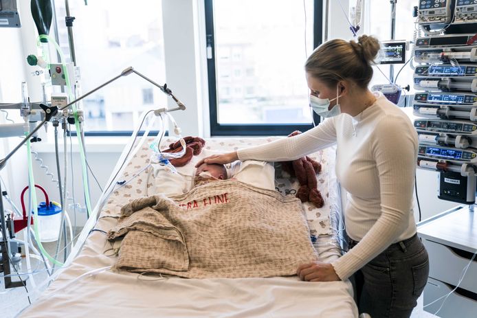 De kinder-IC van het UMCG in Groningen. Het kabinet overweegt de centra voor kinderhartchirurgie in Nederland terug te brengen van vier naar twee. Dat zou betekenen dat het kinderhartcentrum in het academische ziekenhuis UMCG Groningen zou moeten sluiten.