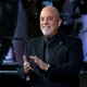 Zanger Billy Joel haalt uit naar Trump door Jodenster te dragen tijdens optreden