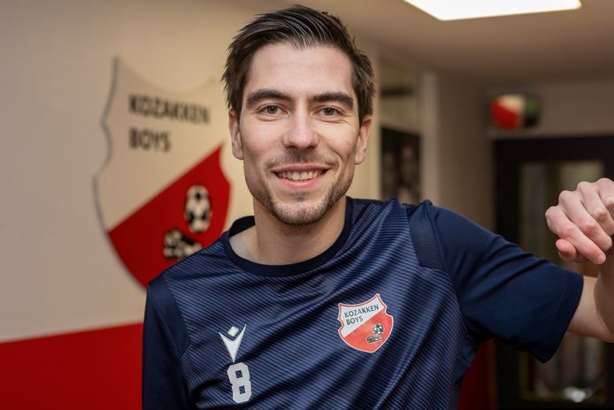 Speler Julian Geelhoedt van voetbalvereniging Kozakken Boys uit Werkendam. ,,Het gaat boven verwachting goed."
