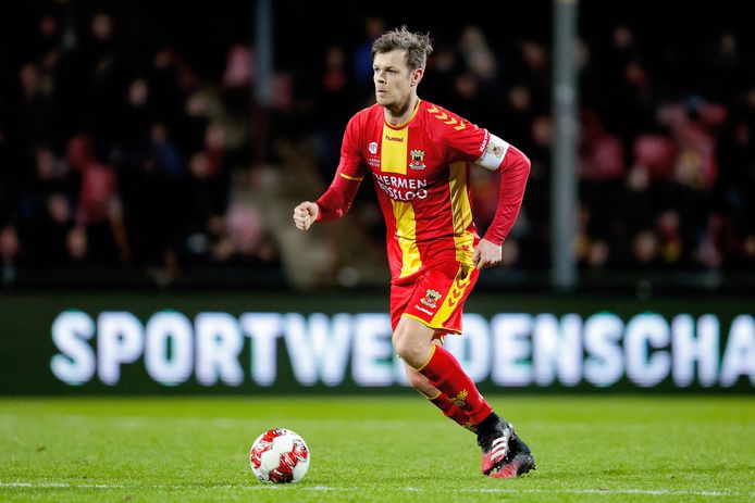 Go Ahead Eagles Captain Veldmate Vader Van Een Zoon Ga Eagles Destentor Nl [ 463 x 694 Pixel ]