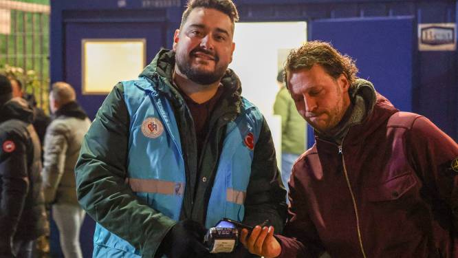 Ruim 14.000 euro opgehaald voor aardbevingsgebied bij wedstrijd FC Den Bosch: ‘Ik ben er stil van’