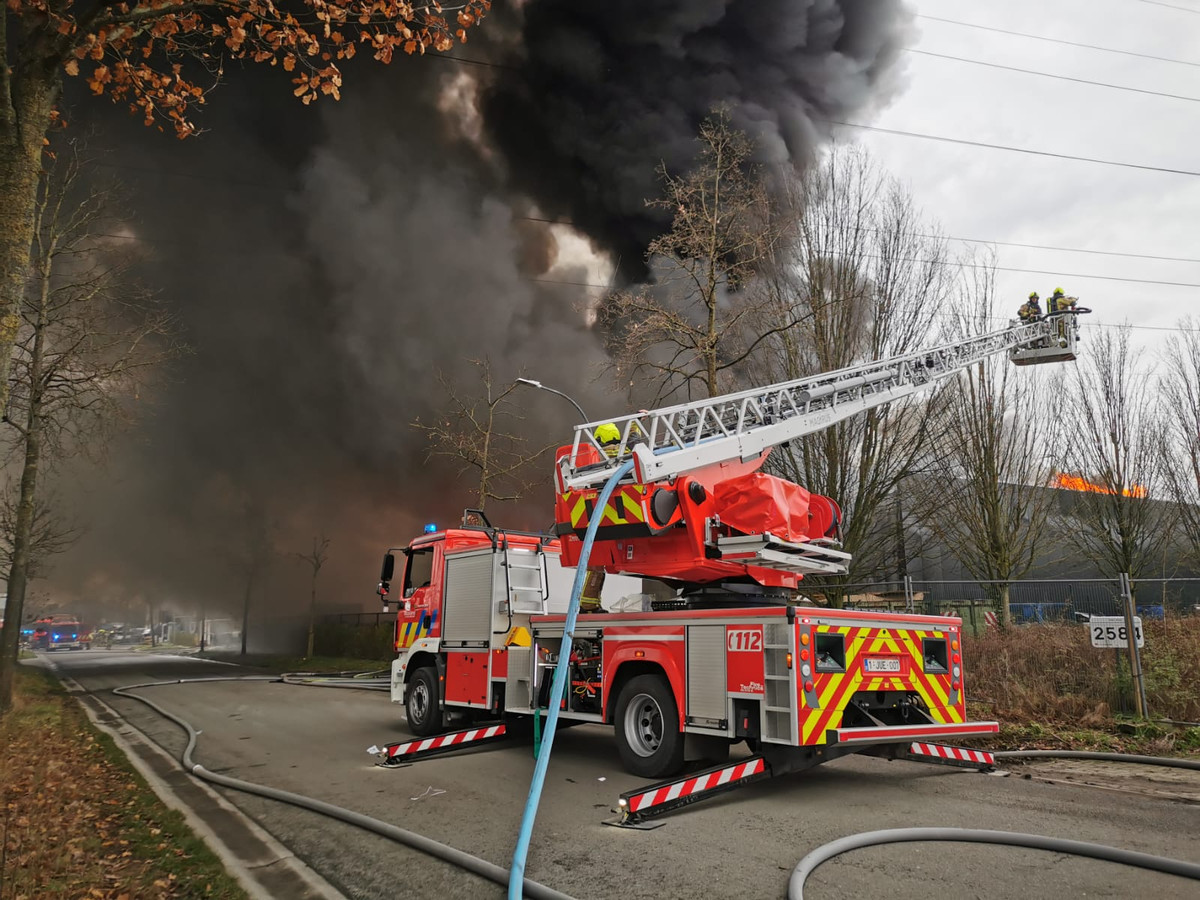 Stroompanne na zware brand in Temse ten einde “Tienduizenden klanten tot vijf uur zonder