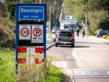 Harde kritiek op wethouder Van Essen nu Losser ‘oude meuk’ laat staan en lantaarnpalen in Beuningen niet vervangt
