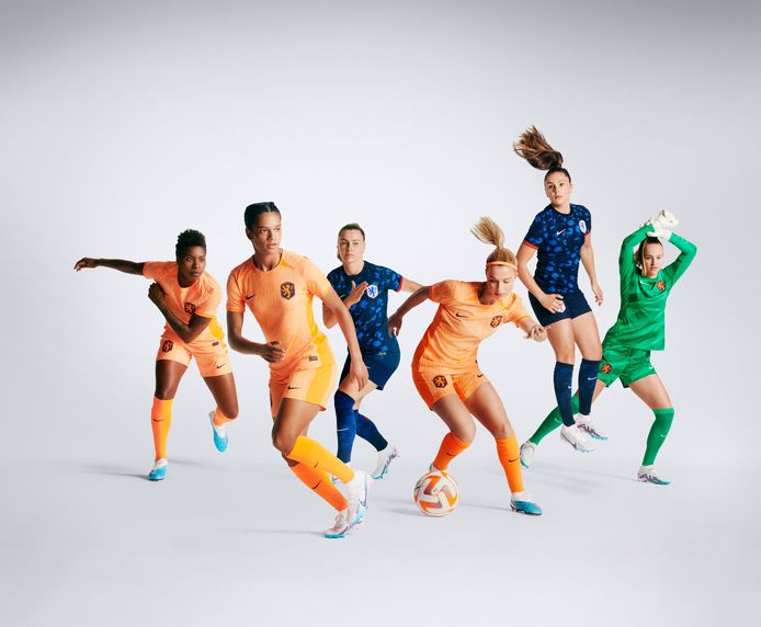 Gebakjes Slechthorend het formulier In deze tenues doen Oranje Leeuwinnen deze zomer een gooi naar de  wereldtitel | Nederlands voetbal | AD.nl