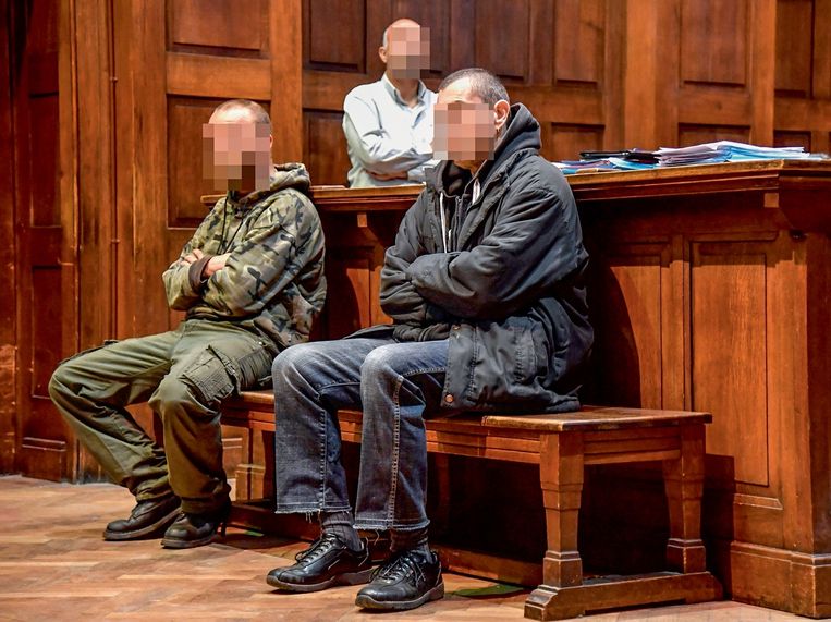 ‘Vroeger noemden we Yves en Jurgen Asterix en Obelix. Yves was de baas, Jurgen de dommige dikkerd.’ (Foto: Yves Heymans (links) en Jurgen Roels op de beklaagdenbank.) Beeld Geert de Rycke