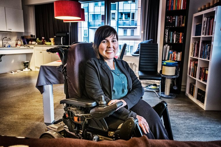Dorien Meulenijzer (28) heeft een spierziekte. Beeld Tim Dirven