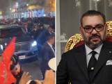 Koning Marokko viert overwinning op Spanje mee vanuit auto