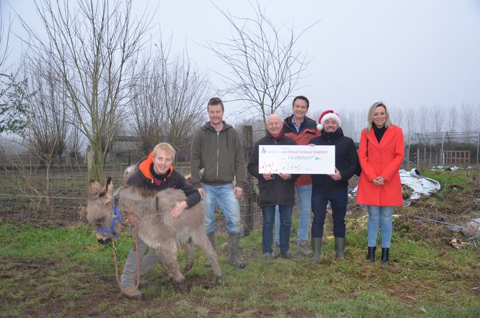 Bert en Pieter Meeremans van vzw Knipperkot, Urik De Leu van De Pollepels, schepen Bart Ottoy en Tom Verleysen en Anja Sonck van de Adviesraad Feesten en Evenementen.