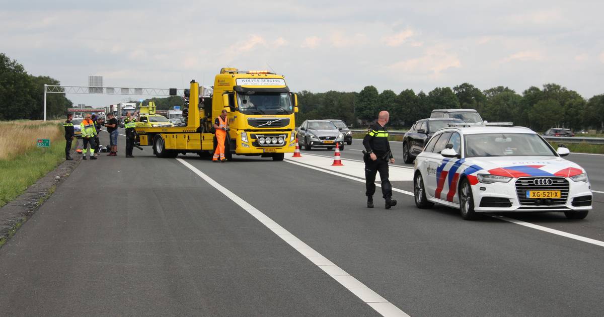 Ongeluk op A1 veroorzaakt file tussen Rijssen en Deventer.